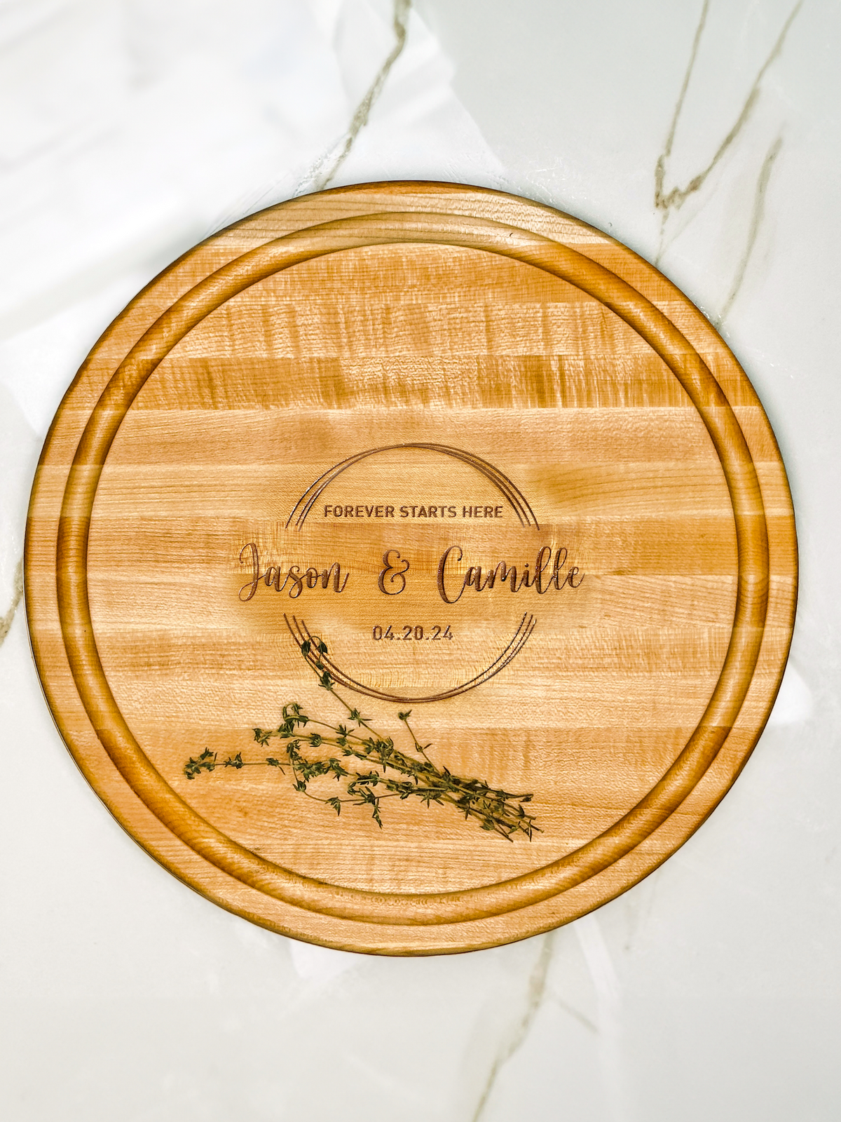 A round maple wood cutting board featuring custom engraving.