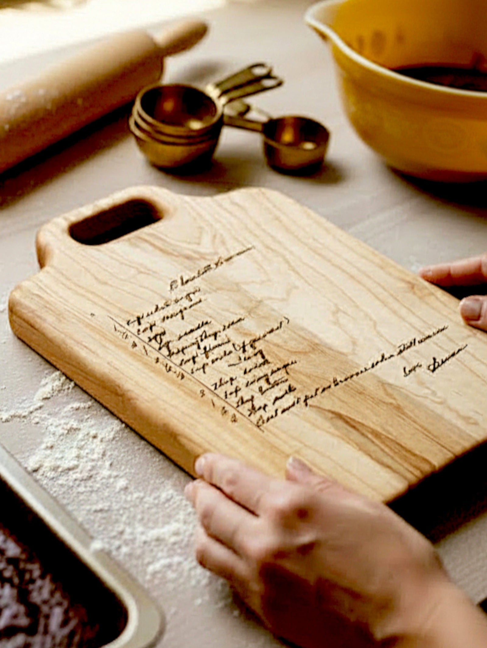 Personalized cutting board engraved with a handwritten family recipe, a meaningful gift for weddings or housewarmings
